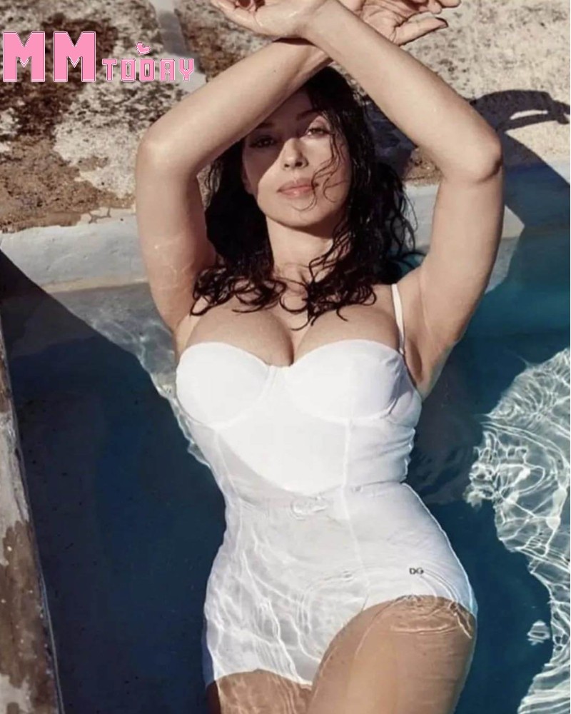 Monica bellucci hay tập yoga