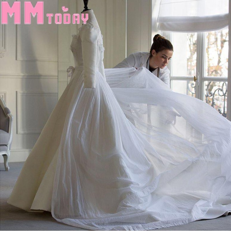 Bộ váy cưới làm từ chất liệu lụa mikado